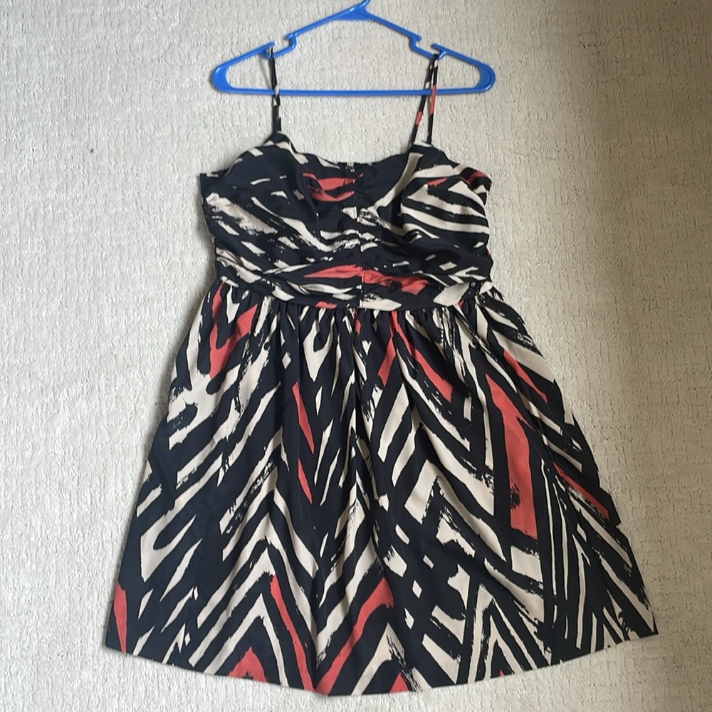 Gorgeous fun cocktail dress! Super flattering! And has pockets!